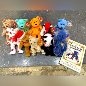 Multiple Beanie babies w/ 1998 edition Beanie Baby Handbook